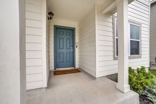 Foto del edificio - Beautiful 5-Bedroom Home in Riverstone at Westpointe