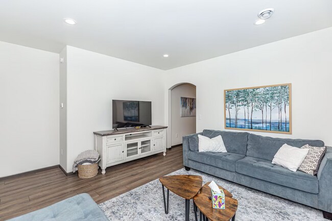 Foto del edificio - 3-bedroom, 2-bathroom South Fargo Family Home w/ 2 Stall Garage