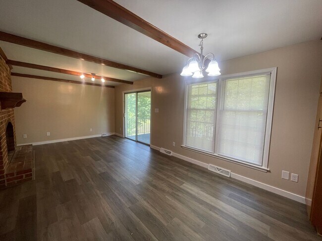Foto del edificio - Charming Brick Ranch Home in Campbell County