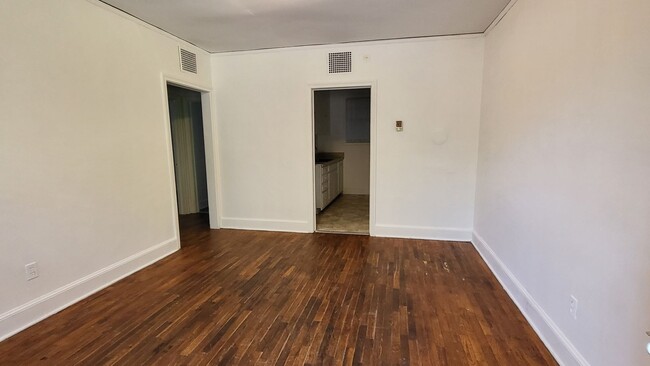 Foto del edificio - Two Bedroom Apt For Rent in Sumter SC! Two...