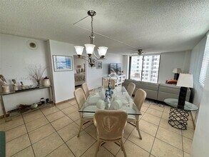 Building Photo - 2625 Collins Ave