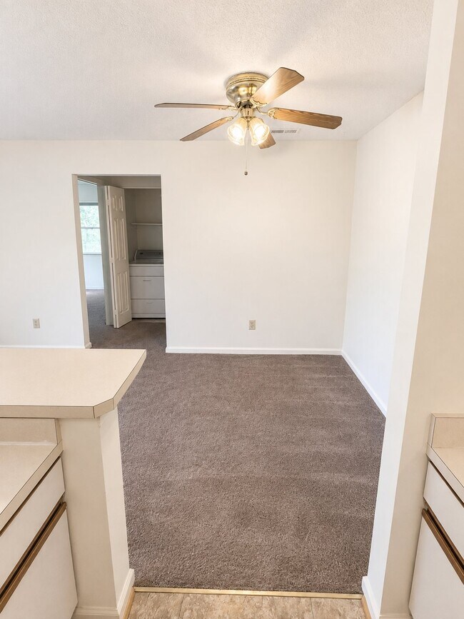 Foto del edificio - 541 Pineland Cir