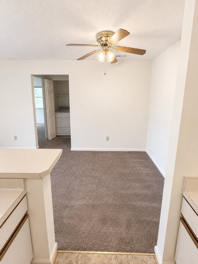 Building Photo - 541 Pineland Cir
