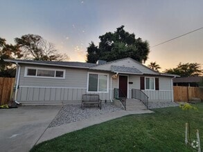 Building Photo - 1511 Paradise Ln
