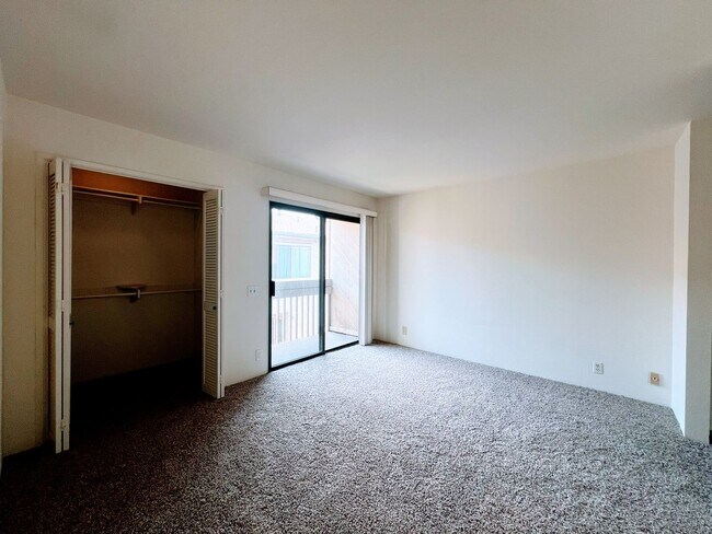 Building Photo - Gorgeous Pacific Beach 2 Bed 2.5 Bath Townhouse