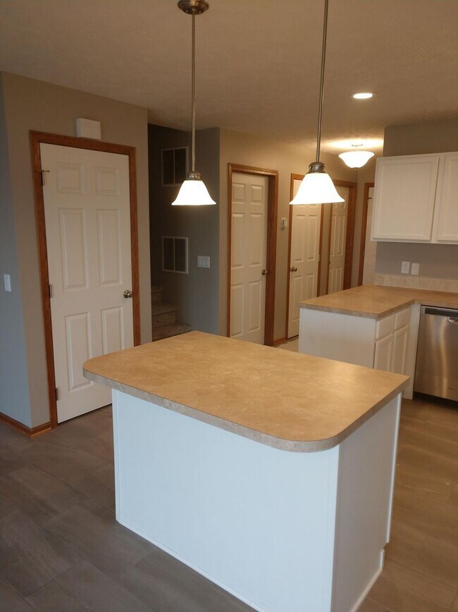 Building Photo - 5974 Silver Brook Pl