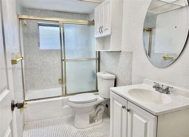 Foto del edificio - 1855 NE 121st St