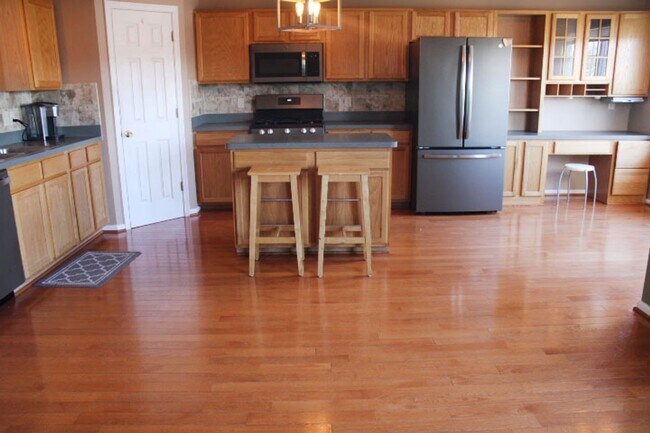 Foto del edificio - 16855 Roosevelt Ln