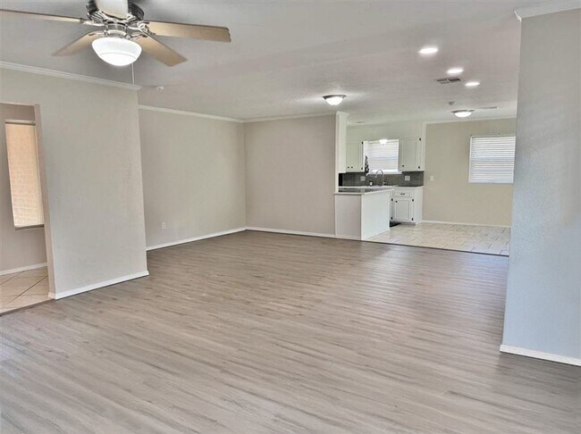 Foto del edificio - 2317 NE Village Dr