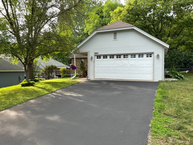 Building Photo - 5864 Red Cherry Ln