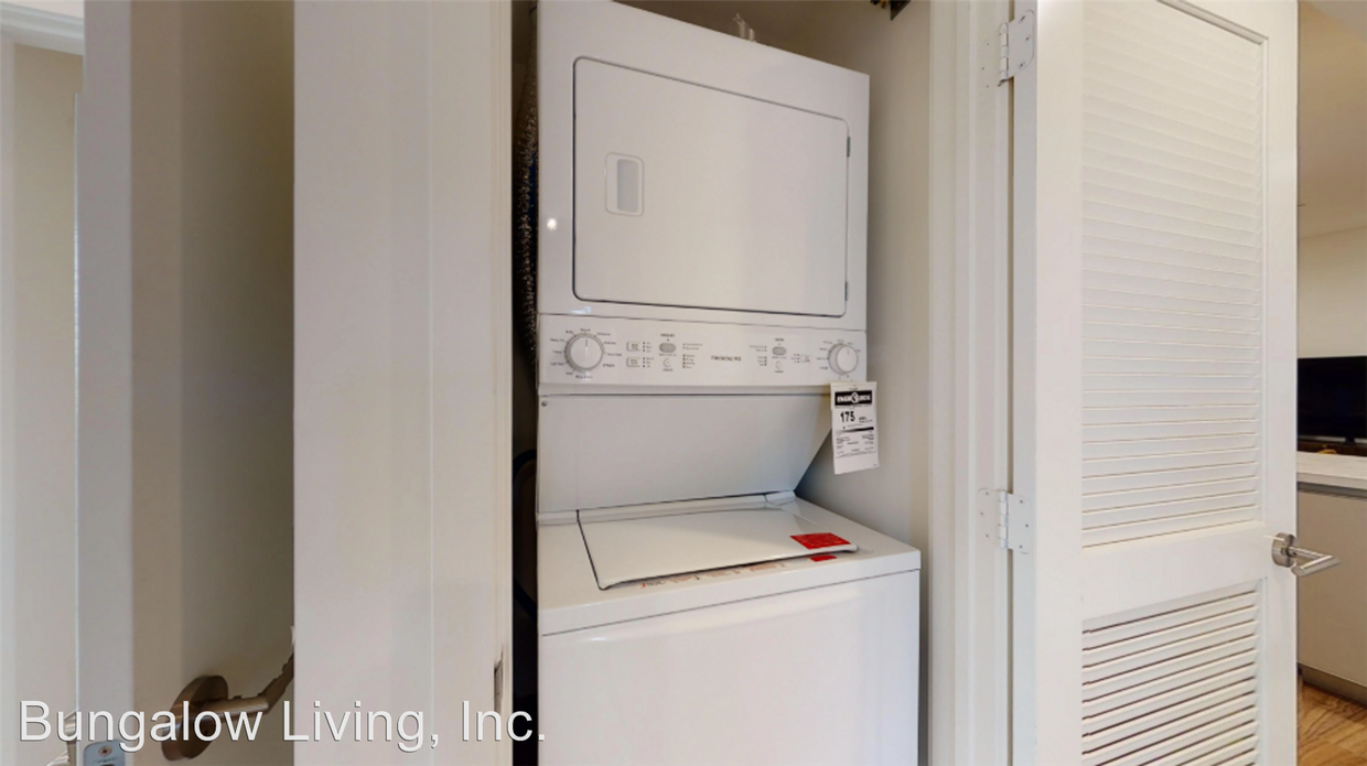 Foto del edificio - 4909 Rosewood Ave