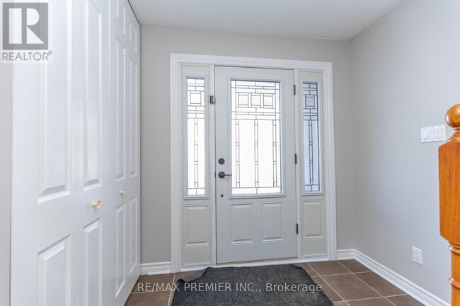 Photo du bâtiment - 49 Bassett Blvd