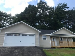 Building Photo - 1060 Rosella Dr