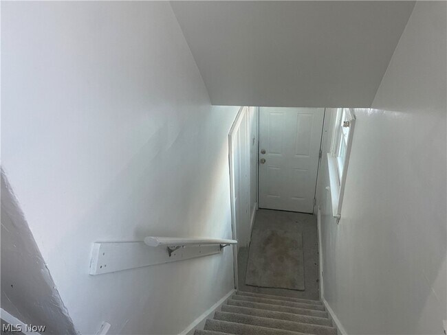 Building Photo - 958 E Wilbeth Rd