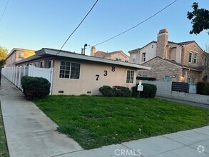 Building Photo - 738 S Stoneman Ave