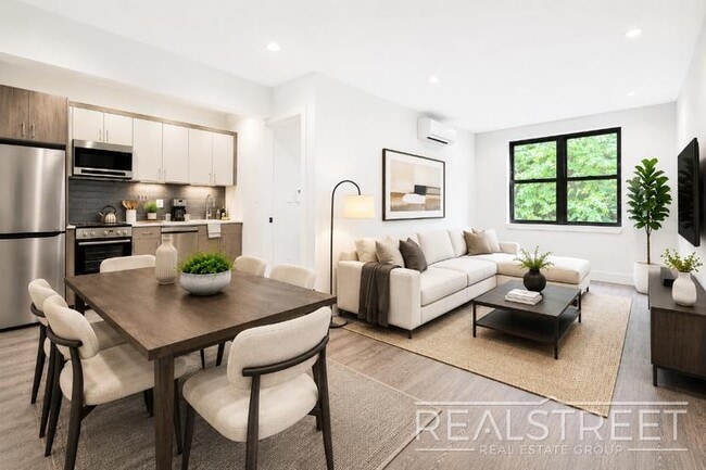 Building Photo - Grand Spacious 2 Bed in Prime Crown Heights