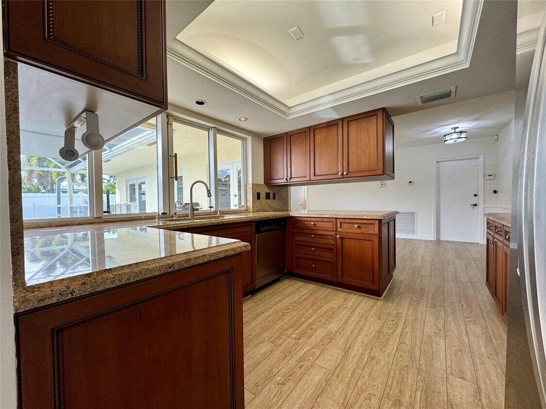 Foto principal - 6531 NE 22nd Ave