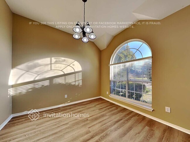 Foto del edificio - 304 Stringer Dr