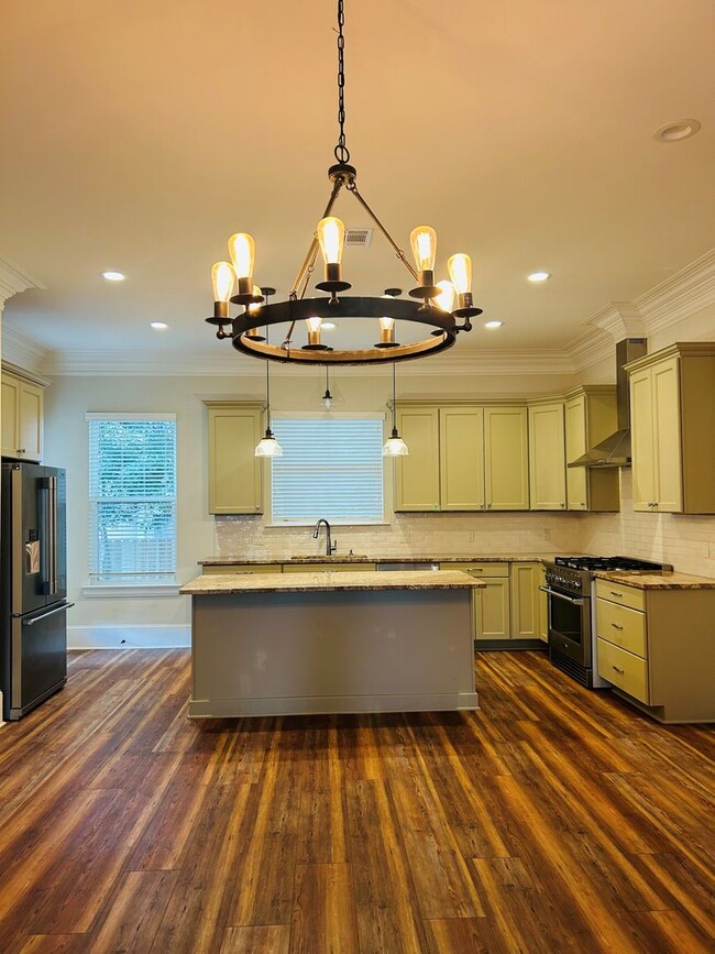 Building Photo - 220 Labarre Dr