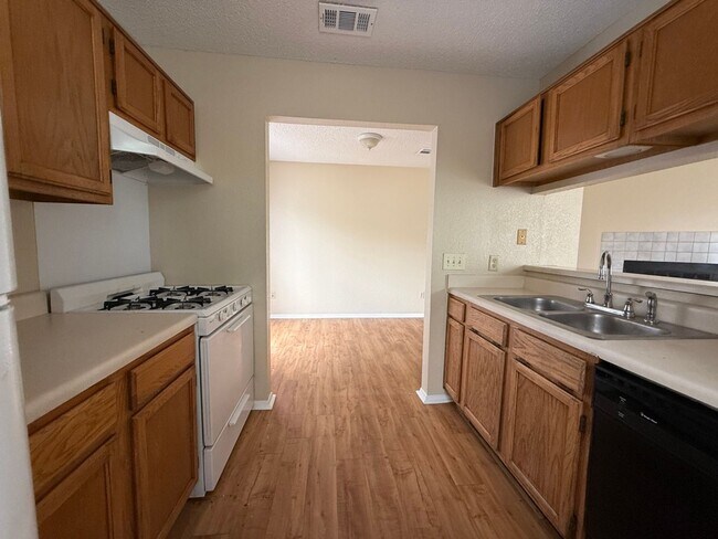 Building Photo - Annettes -2310 Fuzz Fairway, Austin, TX 78...