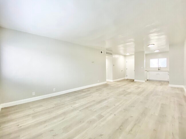 Building Photo - 6321 Crenshaw Blvd