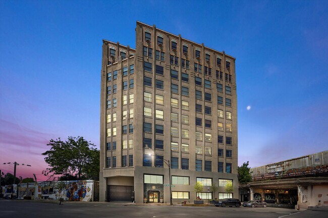 Foto del edificio - 1550 S Blue Island Ave