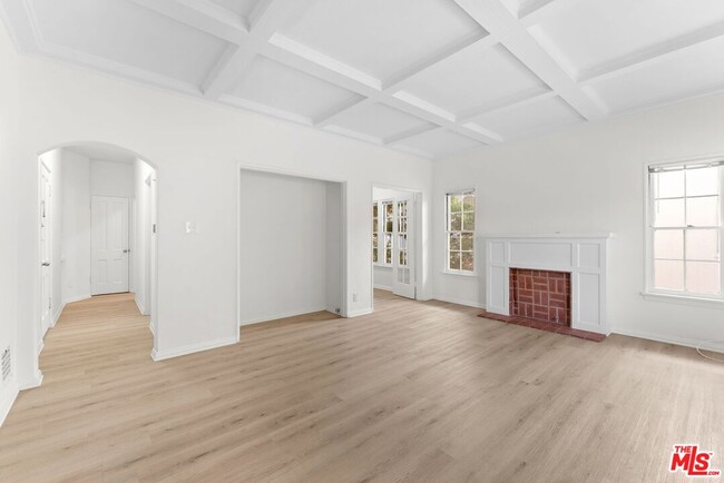 Building Photo - 140 S Camden Dr