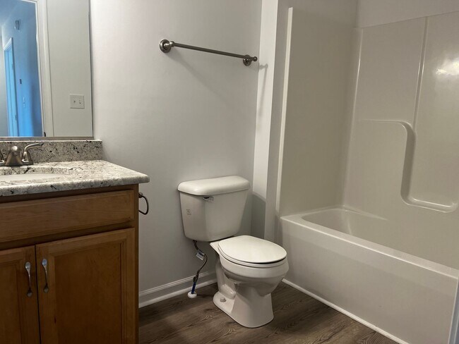 Foto del edificio - 723 Burks Hill Rd