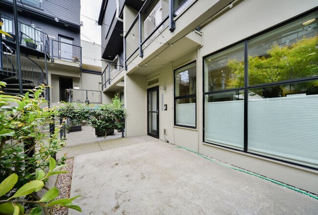 Building Photo - Nice 3 beds / 2.5 baths Townhouse in Colum...
