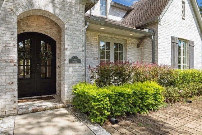 Building Photo - 12222 Old Oaks Dr
