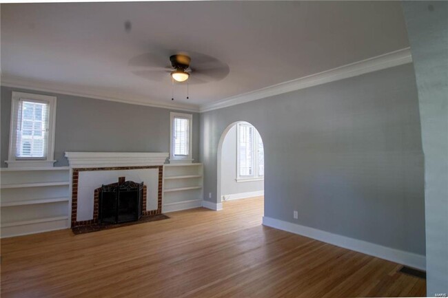 Building Photo - Beautiful 2 bedroom duplex in the heart of...