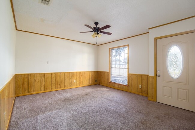 Foto del edificio - 6000 Larkspur Dr