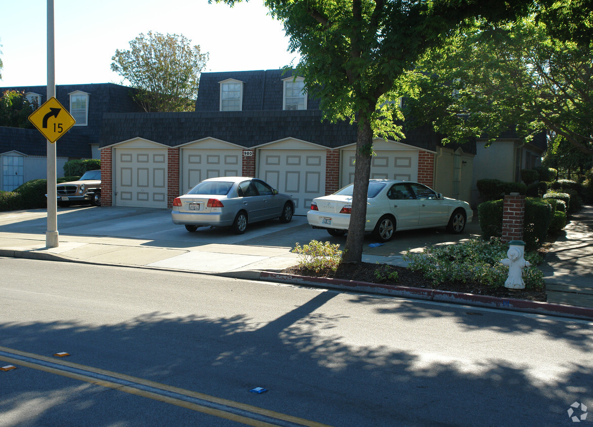 Building Photo - 980 Ponderosa Ave