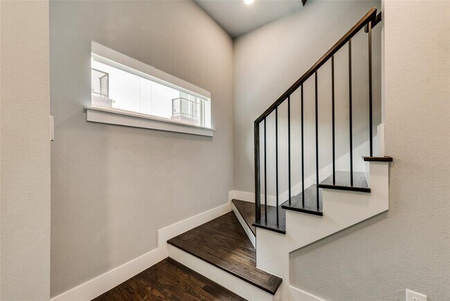Foto del edificio - 4222 Roseland Ave