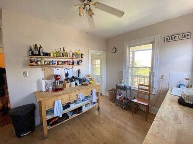 Foto del edificio - Mission Hill Modern 4bed apartment available 9/1/2026