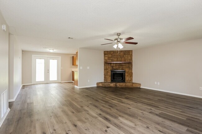 Building Photo - 1504 Pawnee St