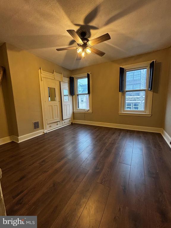 Foto del edificio - 2041 E Cambria St