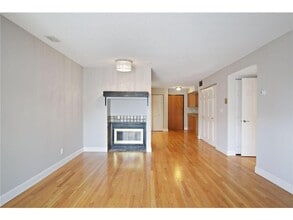 Building Photo - 232 W Franklin Ave