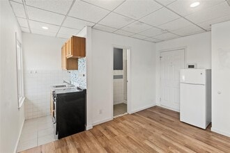 Building Photo - 14 Bayville Ave