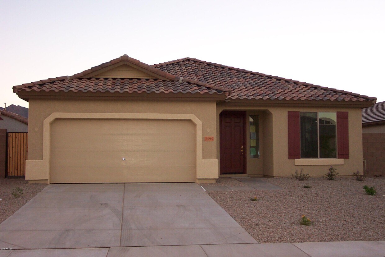Primary Photo - 3095 E Merlot St