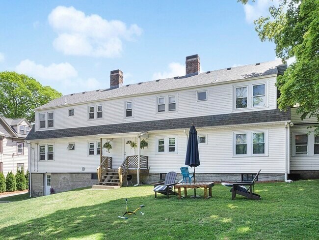 Photo - 1145 Boylston St House