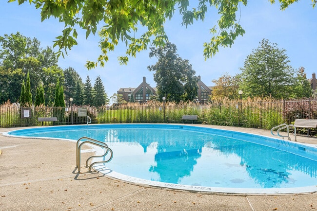 Building Photo - 260 Brittany Dr