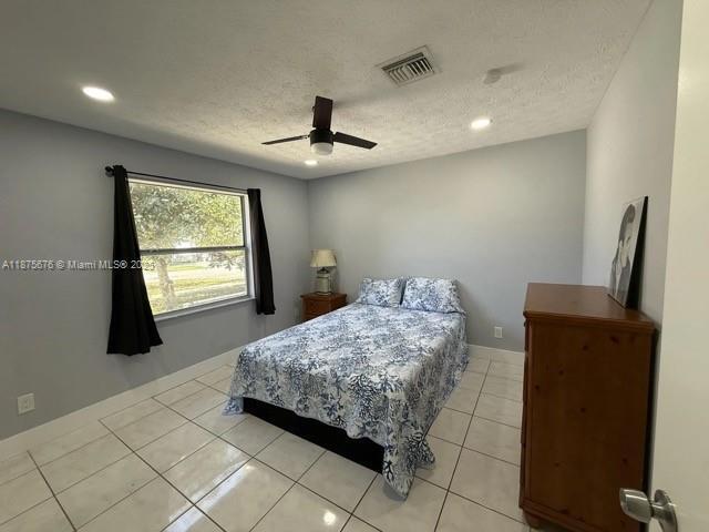 Building Photo - 1392 Riverside Cir