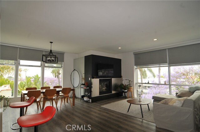 Foto del edificio - 1250 N Harper Ave
