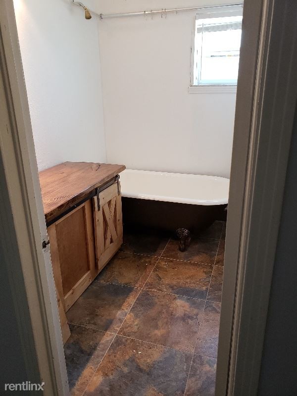 Building Photo - 3 br, 1 bath House - 620 S Mulrennan Rd