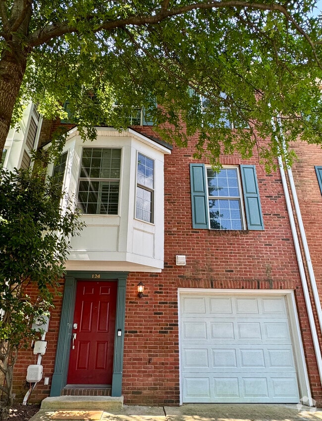 Building Photo - 124 Sanborn Pl