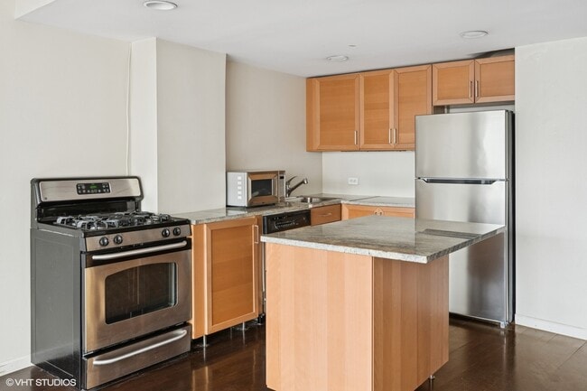 Building Photo - 1150 N Lake Shore Dr