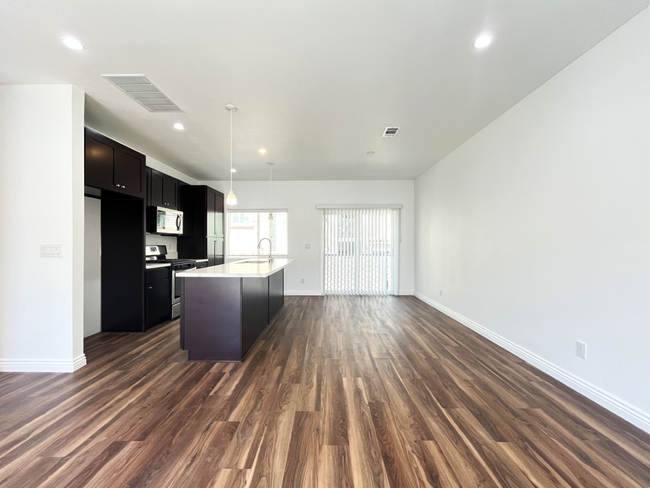 Building Photo - 1057 Circle City Dr