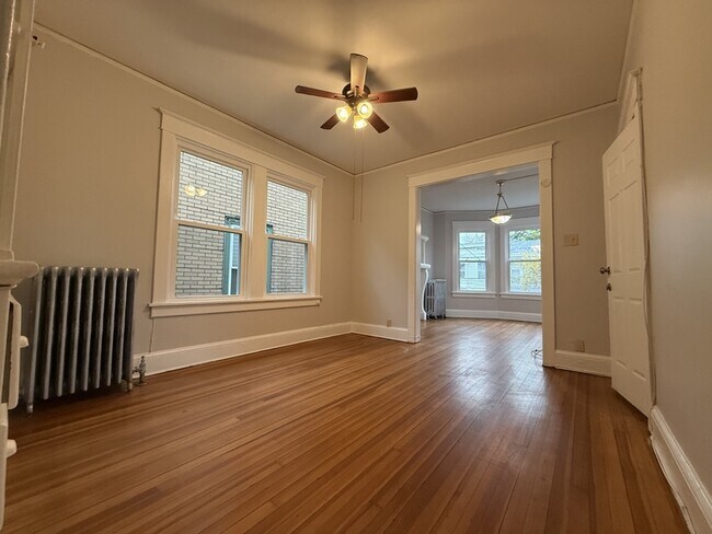 Foto del edificio - 221 S Swan St