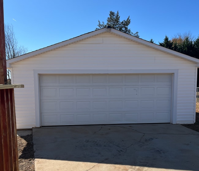 Building Photo - 421 McFall Ct